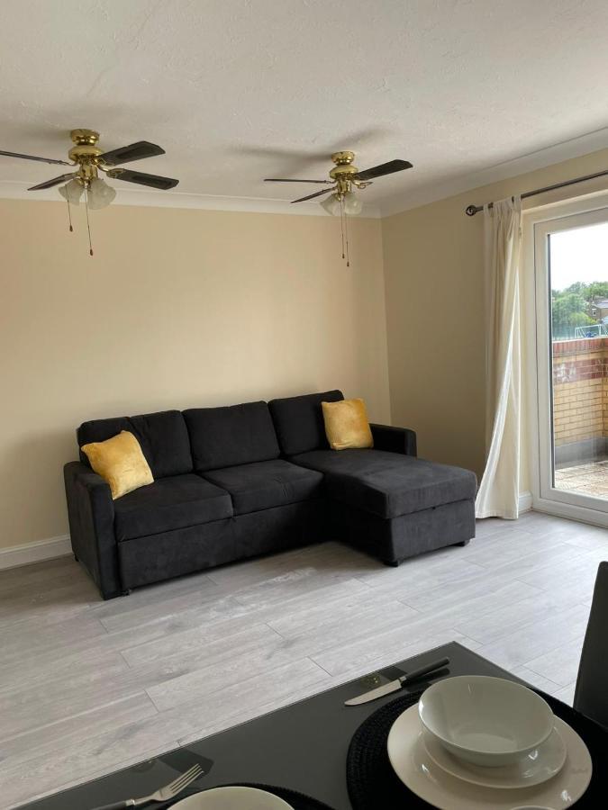 Large, Spacious 3 Bedroom Sleeps 6, Apartment For Contractors And Holidays In Lewisham, Greater London - 1 Free Parking Space & Free Wifi Exterior foto
